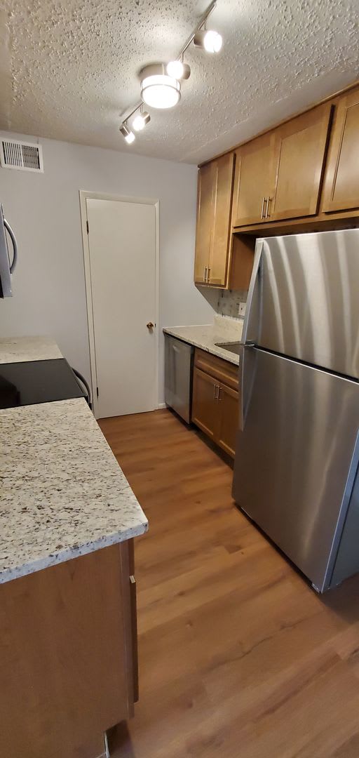 Renovated Two Bedroom Condo with Garage Space in Ladue School District – photo 4