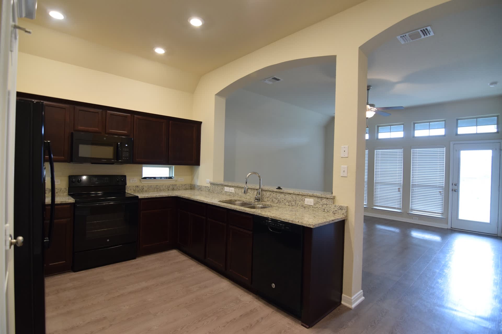 3410 Addison St – photo 5