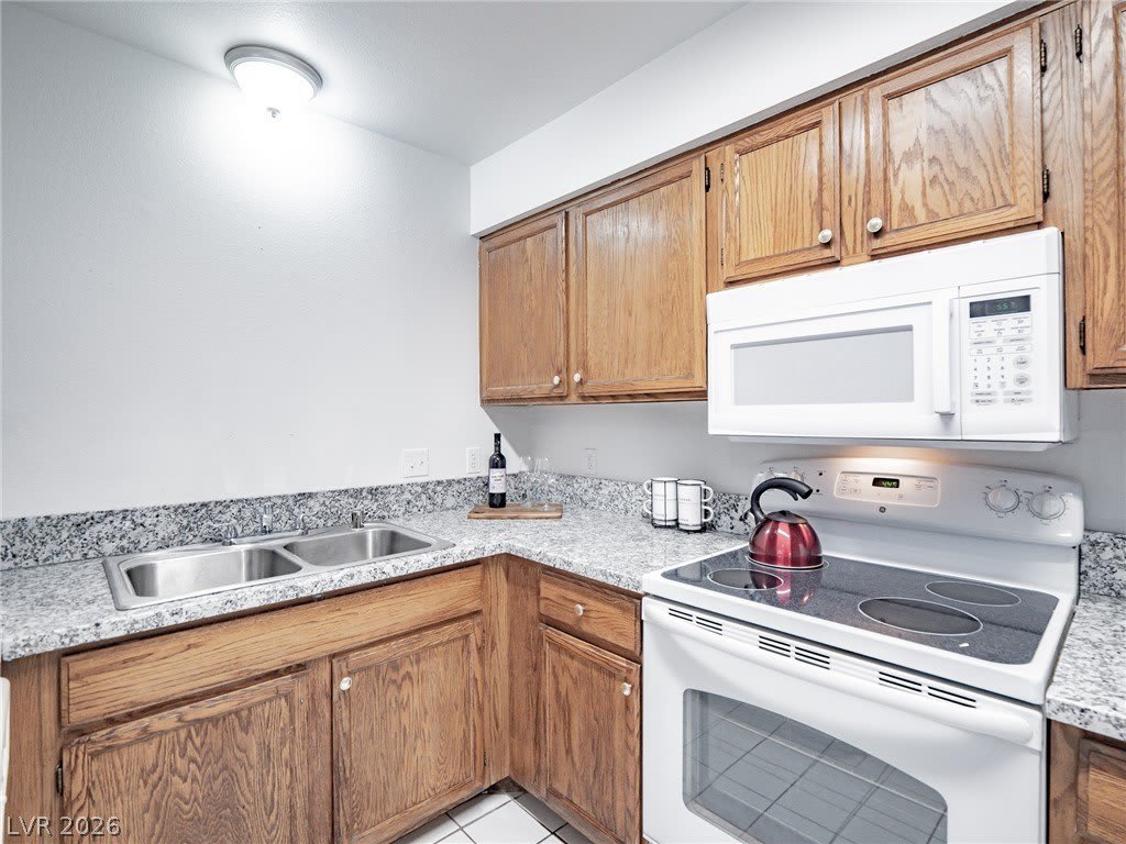 825 Hedge Way – photo 2