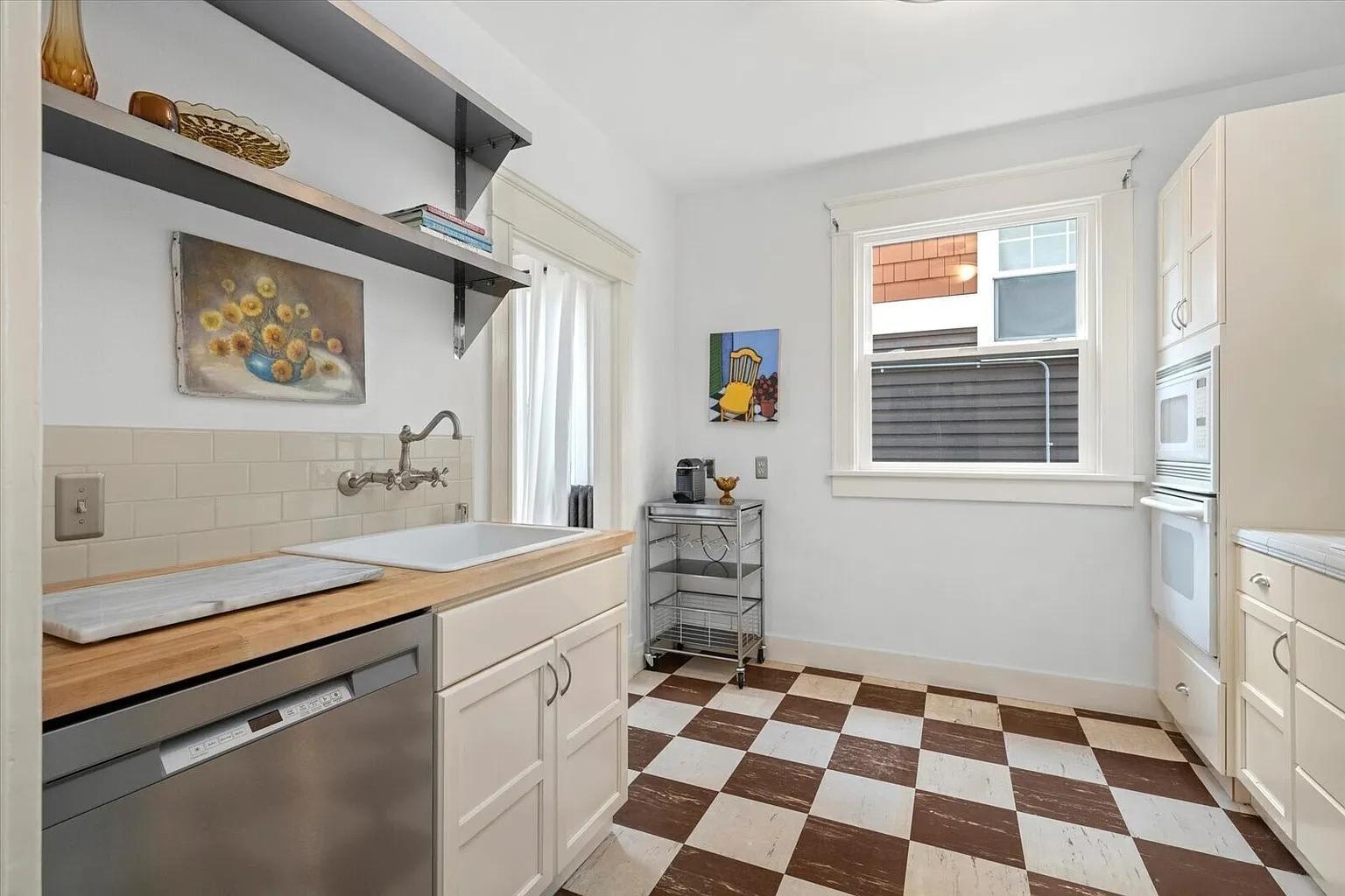 521 16th Ave E Unit 3 – photo 3