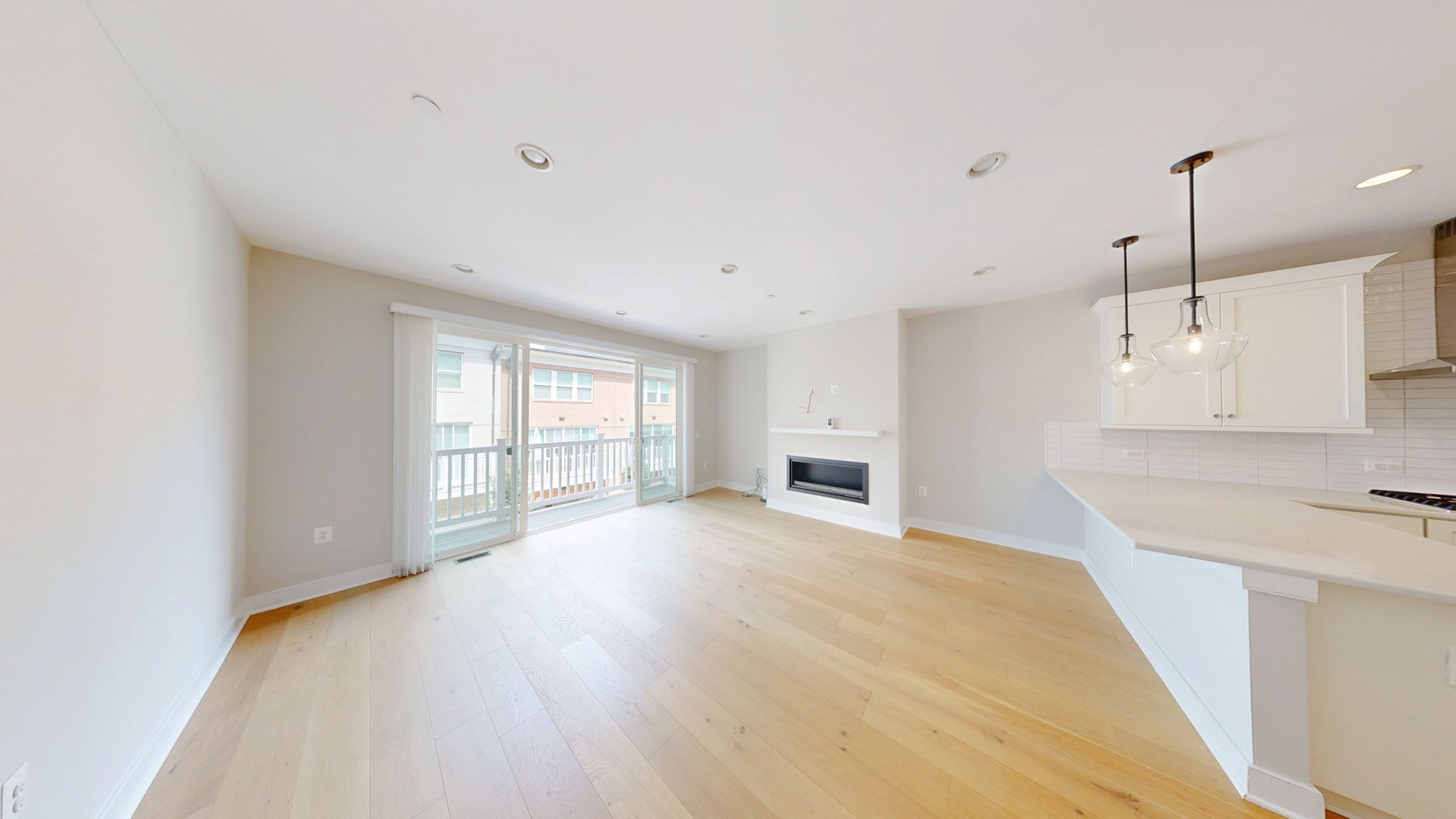 Fresh And Updated 4 Level Elevator 4 4 5 Th – photo 4