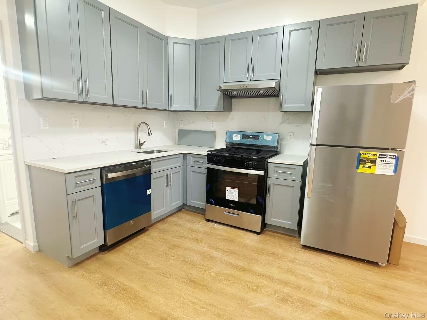 30-87 Steinway Street – photo 1