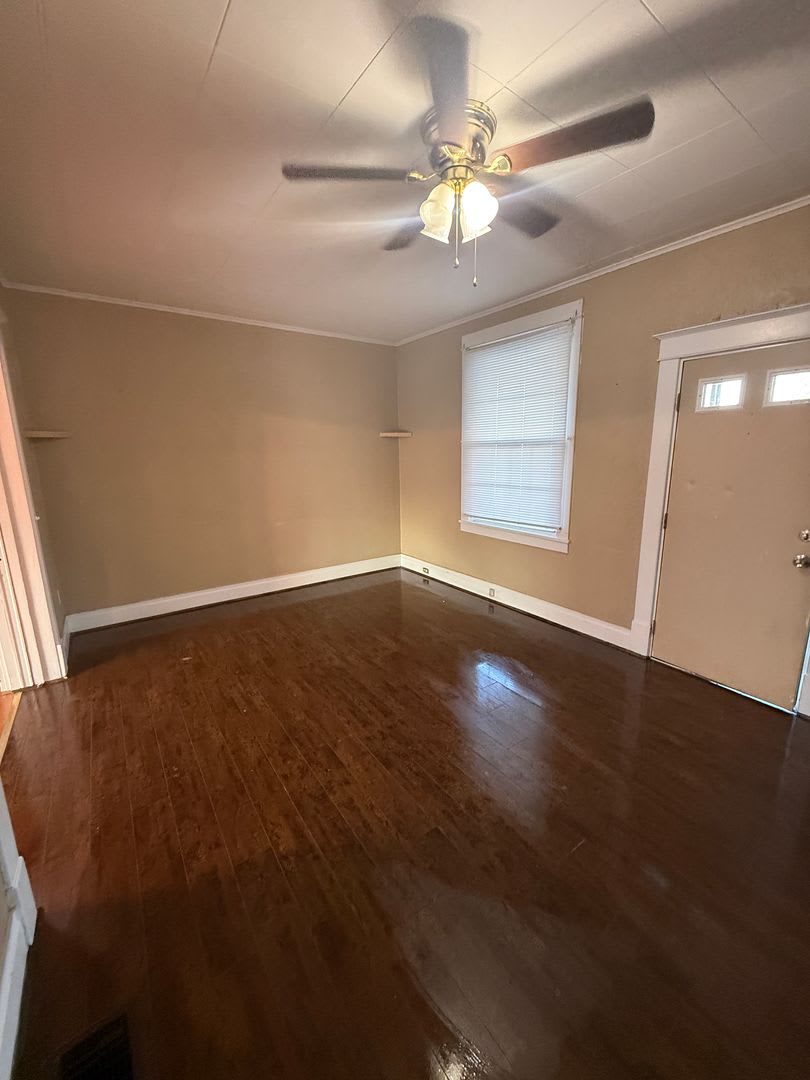 2-Bedroom 1 Bath House with Spacious Entertaining Porch – photo 3