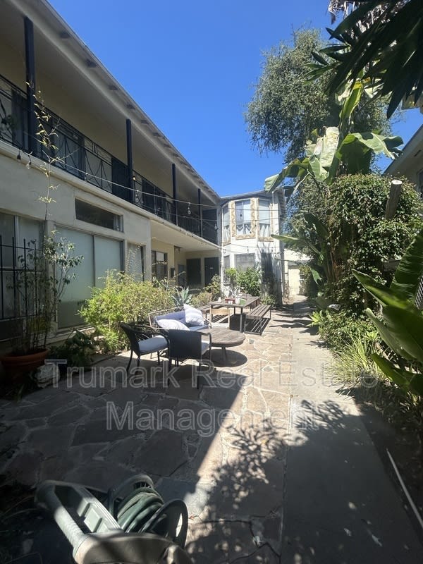 3731 Los Feliz Blvd – photo 2