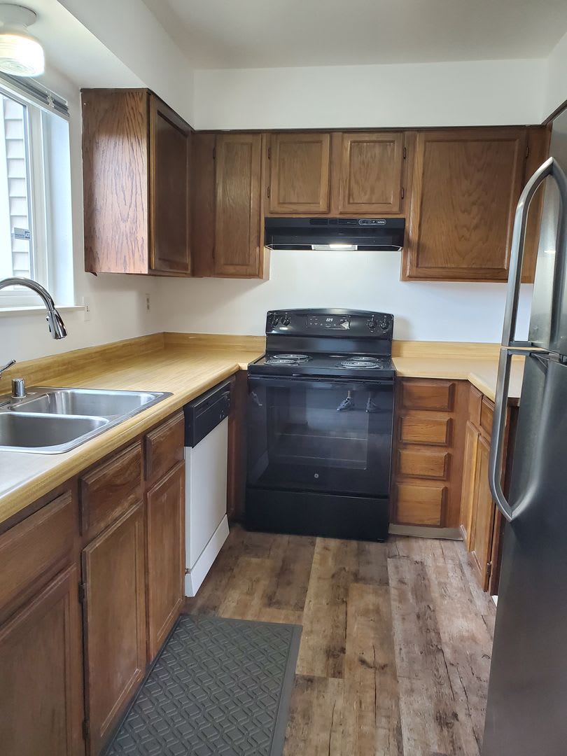 Townhome with 4 bedrooms, 2.5 bath – photo 5