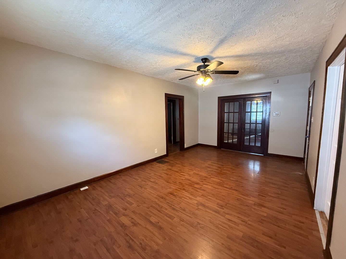 Charming 2 Bedroom, 1 Bath Home with Historic Character &amp; Spacious Living Areas – photo 5