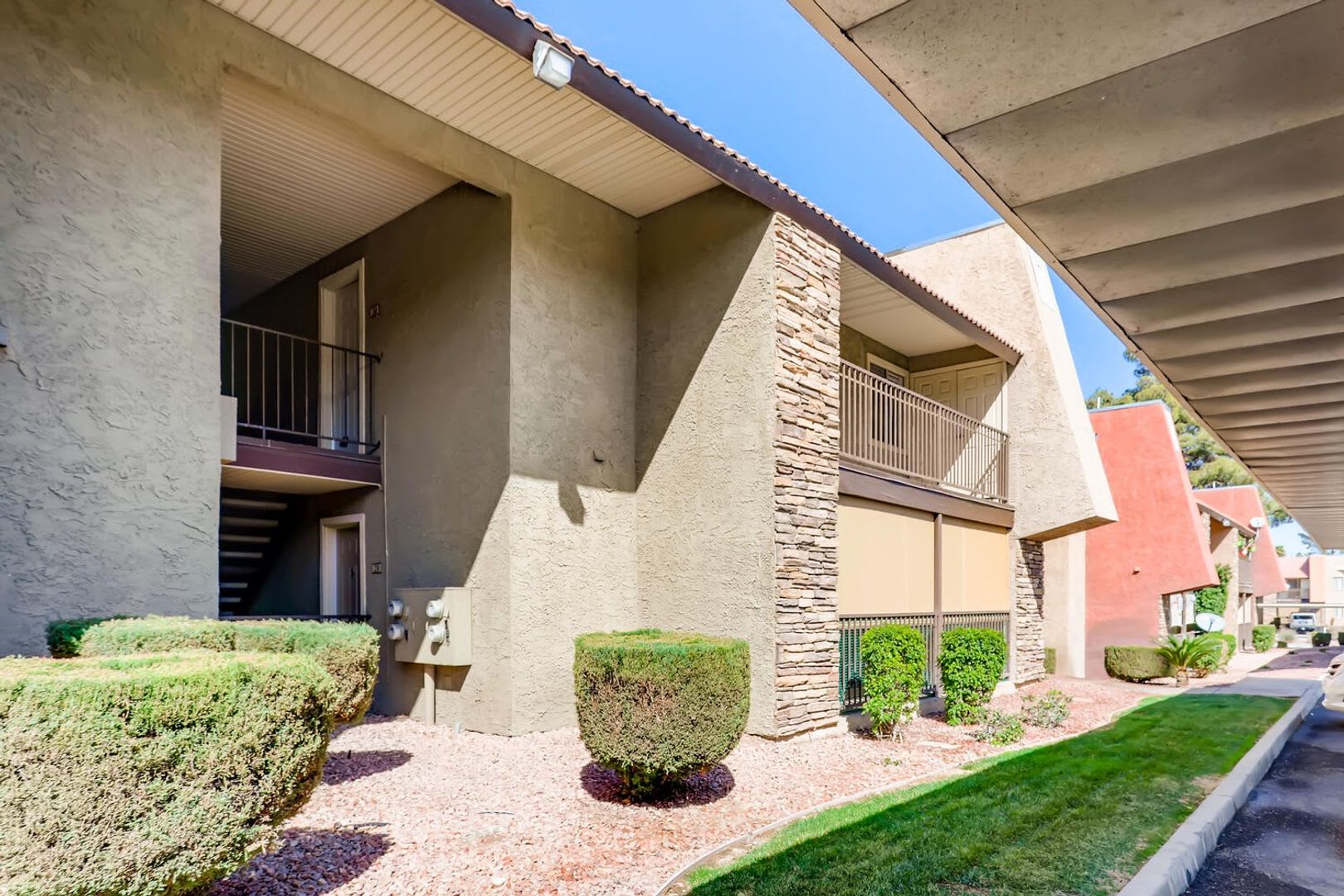 GATED 2-BEDROOM GEM MINUTES FROM THE LAS VEGAS STRIP! – photo 3