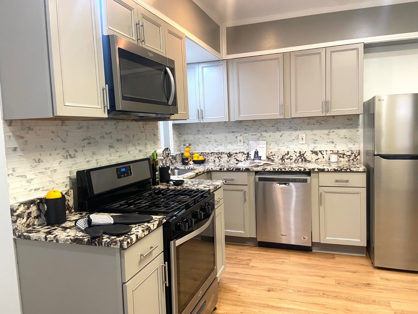 471 Carey Ave – photo 2