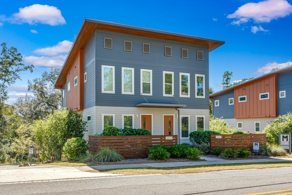1661 Metropolitan Boulevard – photo 1