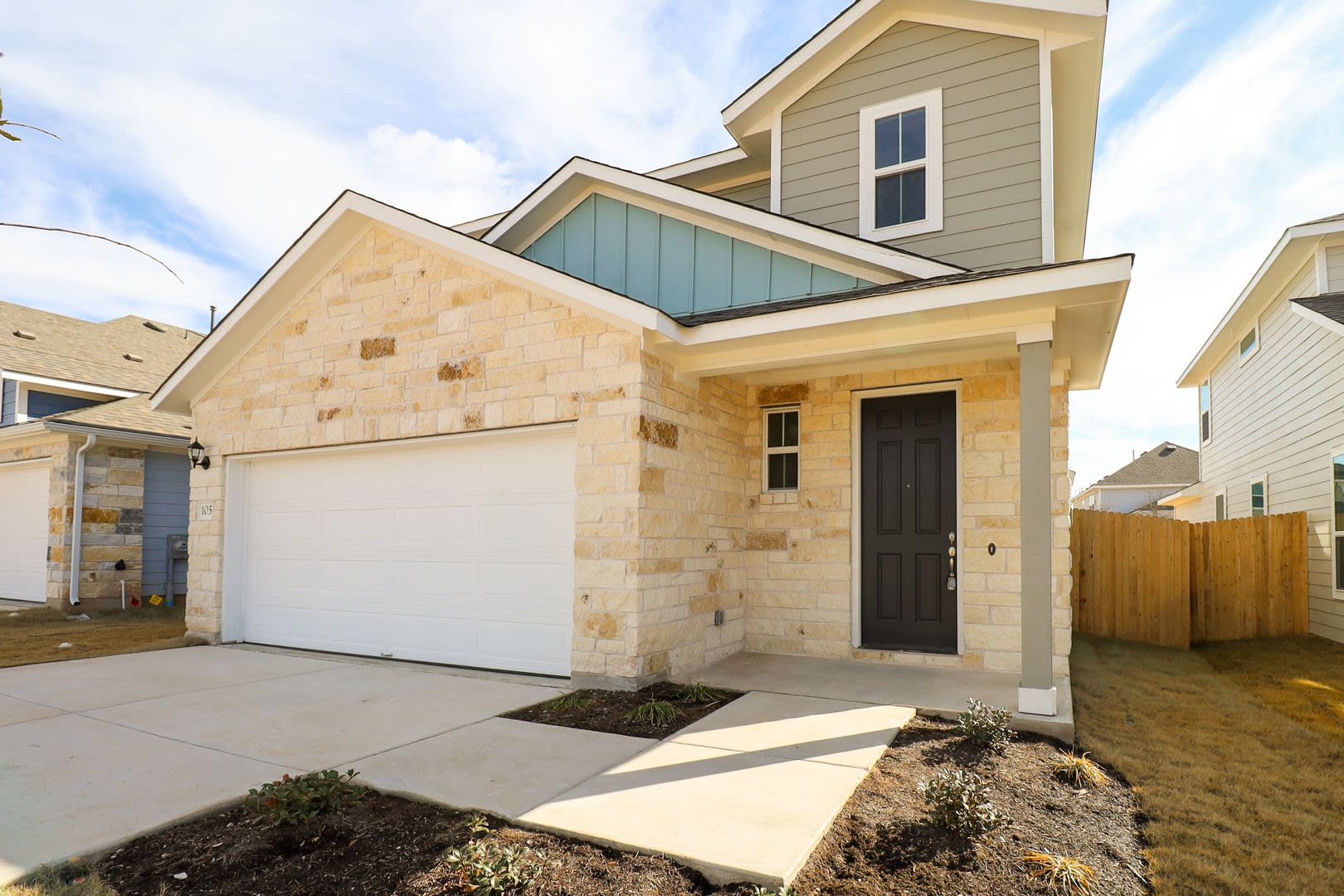 Beautiful 3-Bedroom Craftsman Home with Oversized Backyard in MorningStar – photo 2