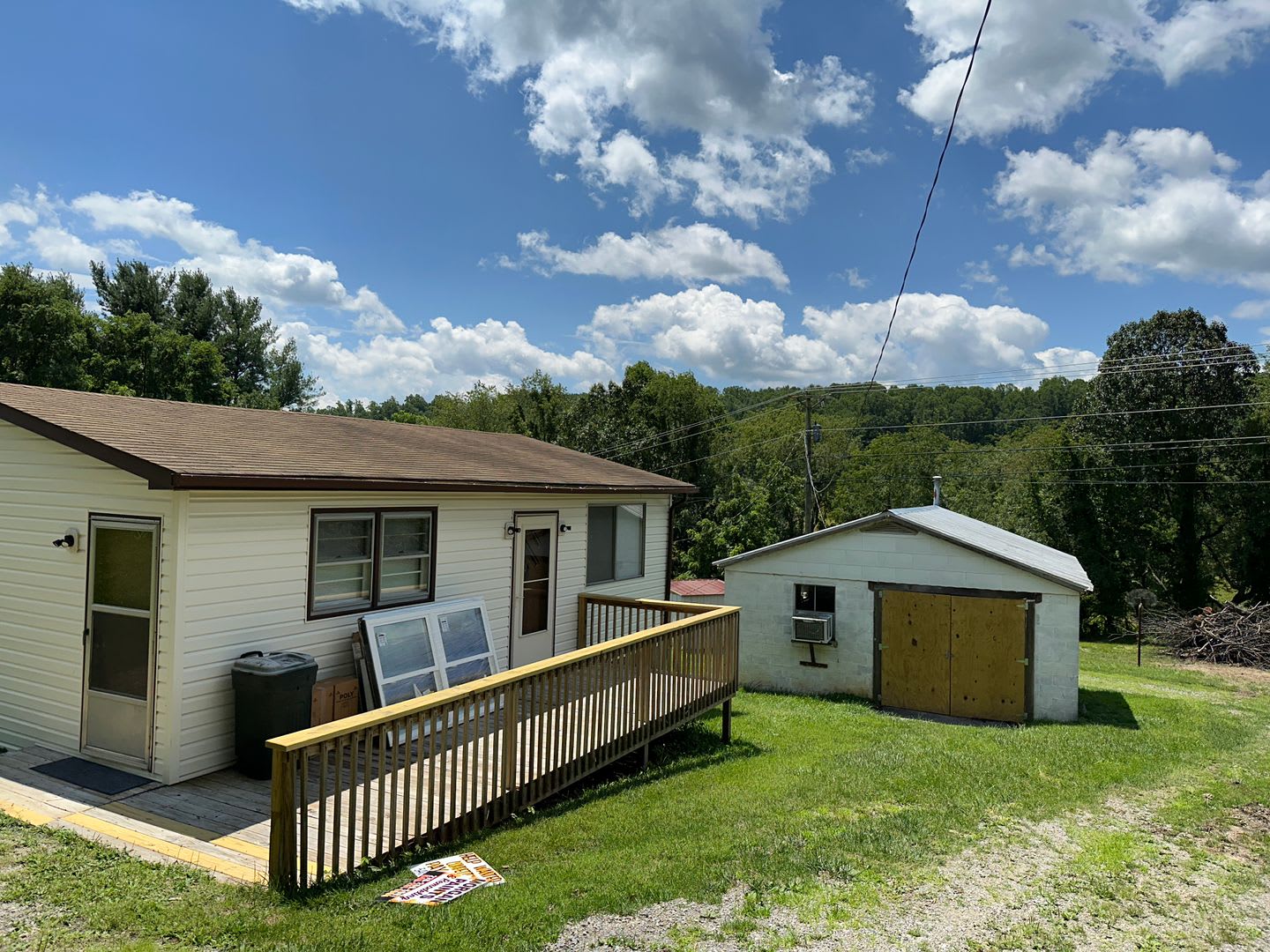 One Bedroom Home With Nice Yard – photo 1