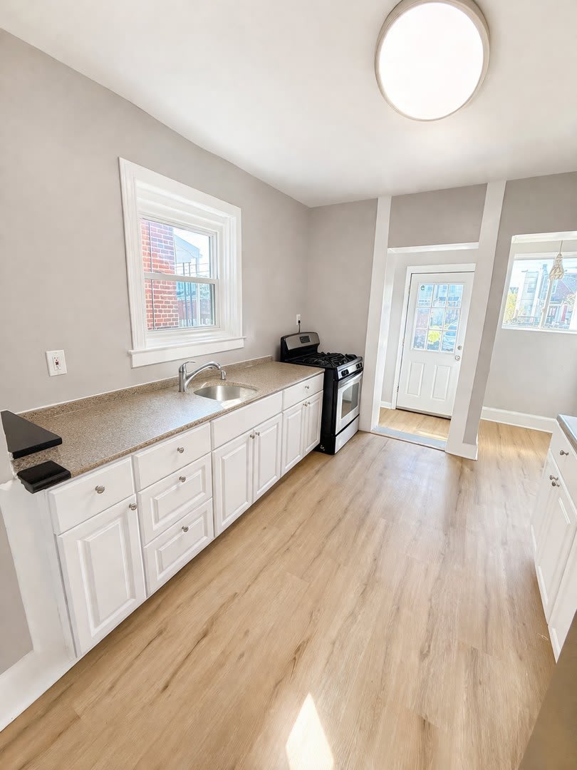 Beautifully Modern 3BR Townhome – photo 5