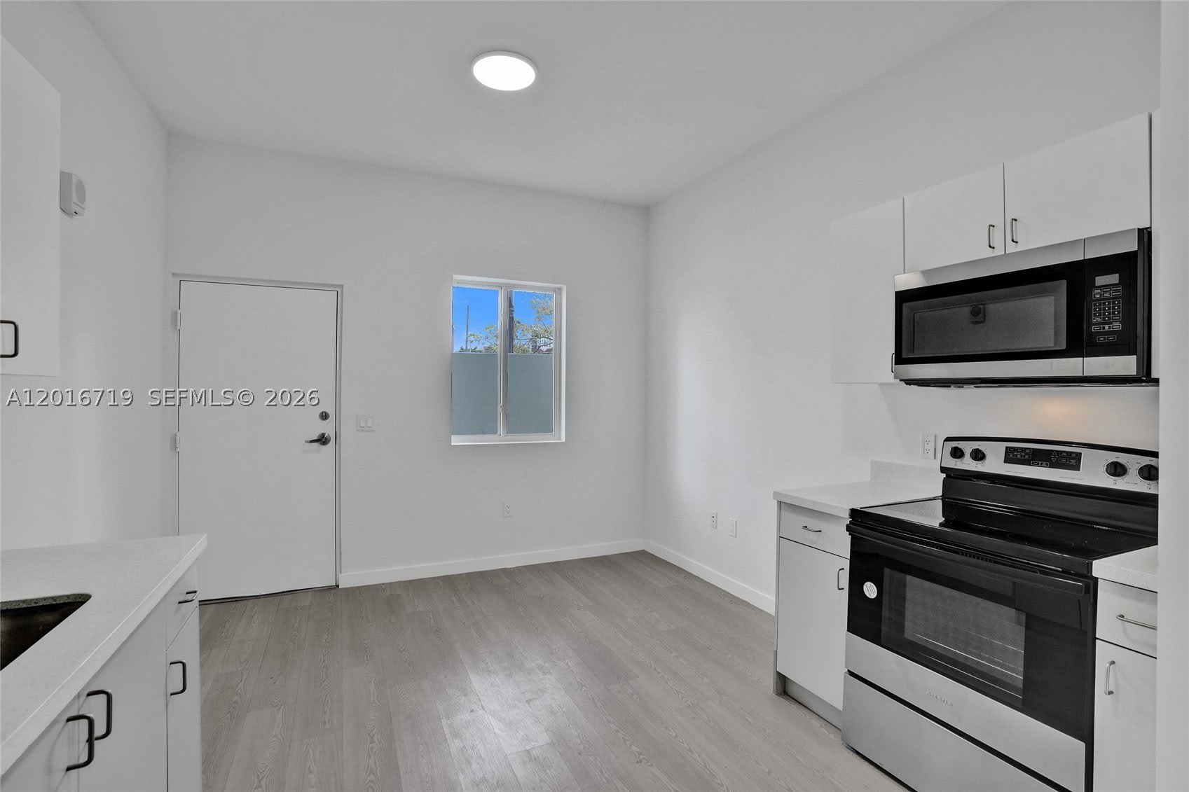 1567 Nw 1St St – photo 2