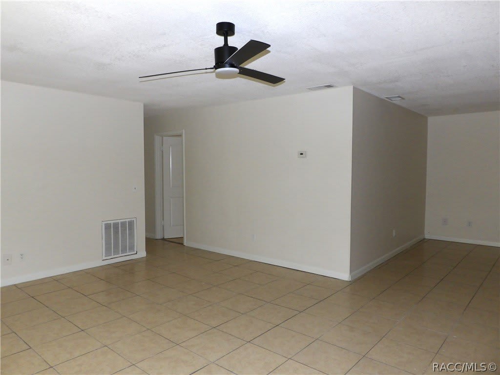 8935 N Basswood Avenue – photo 4