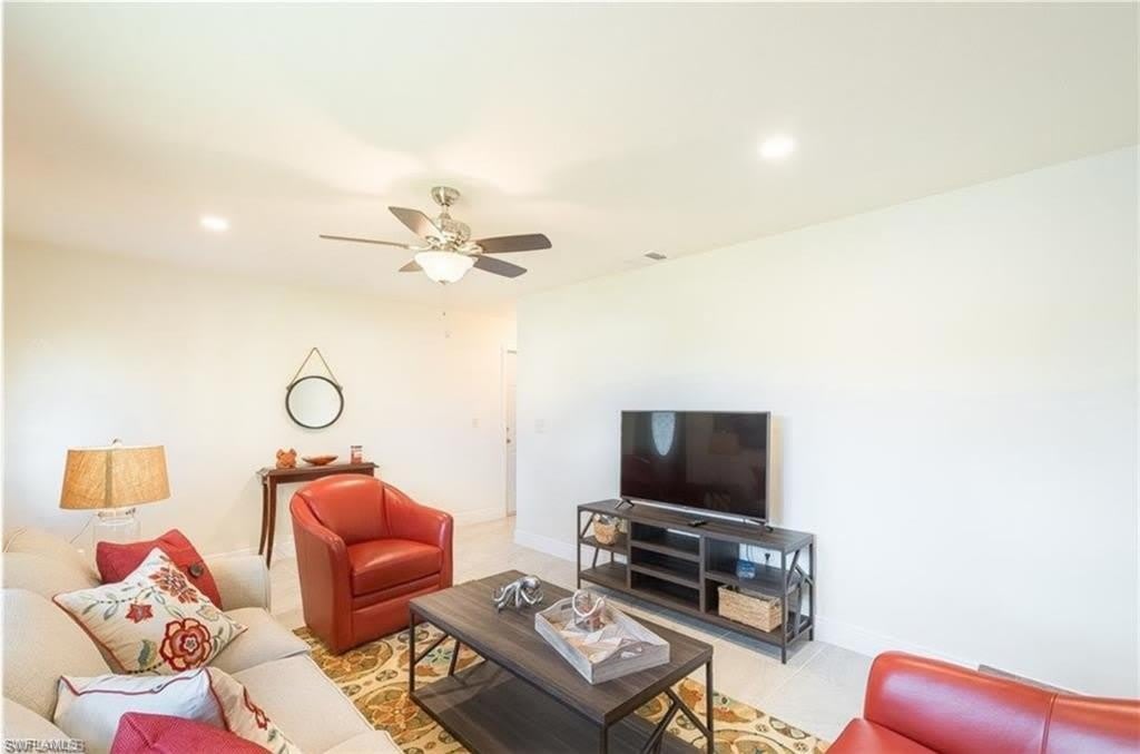 731 104th Ave N – photo 2
