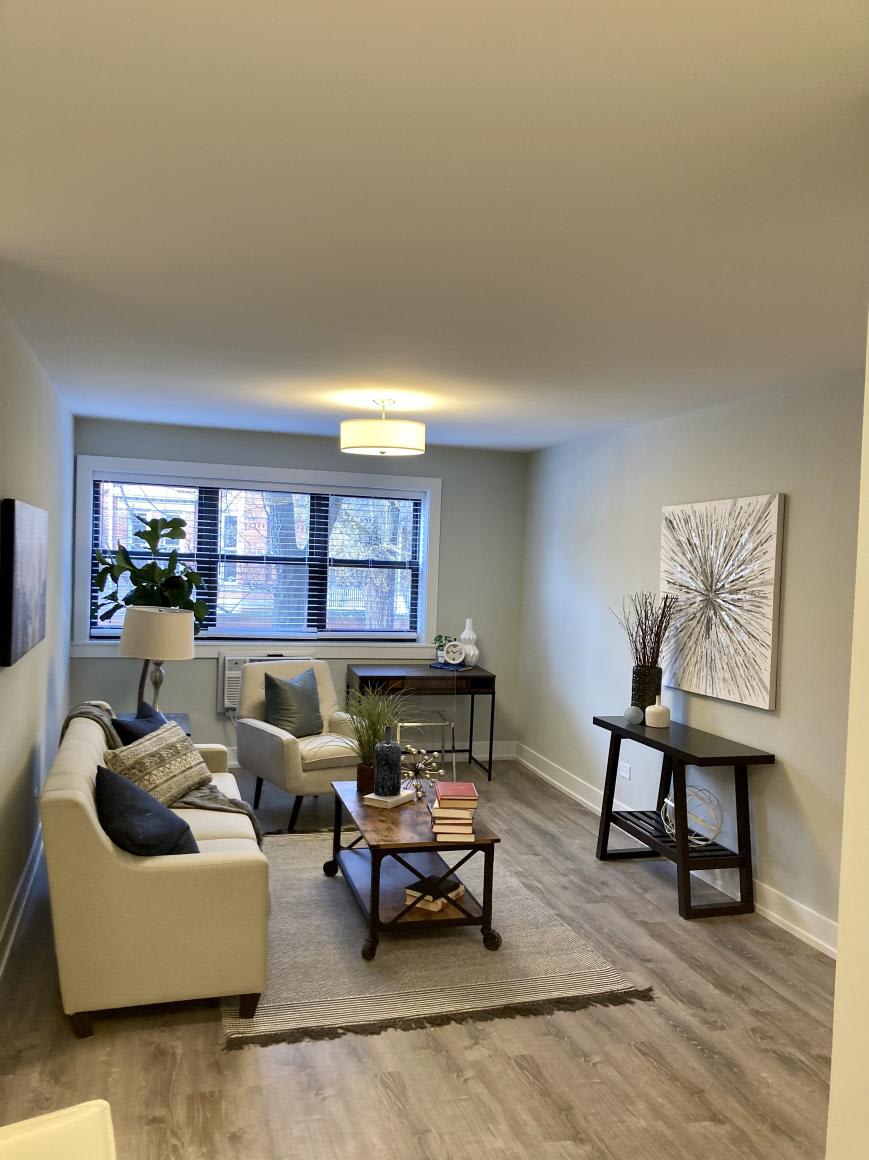 455 W Barry Ave – photo 3