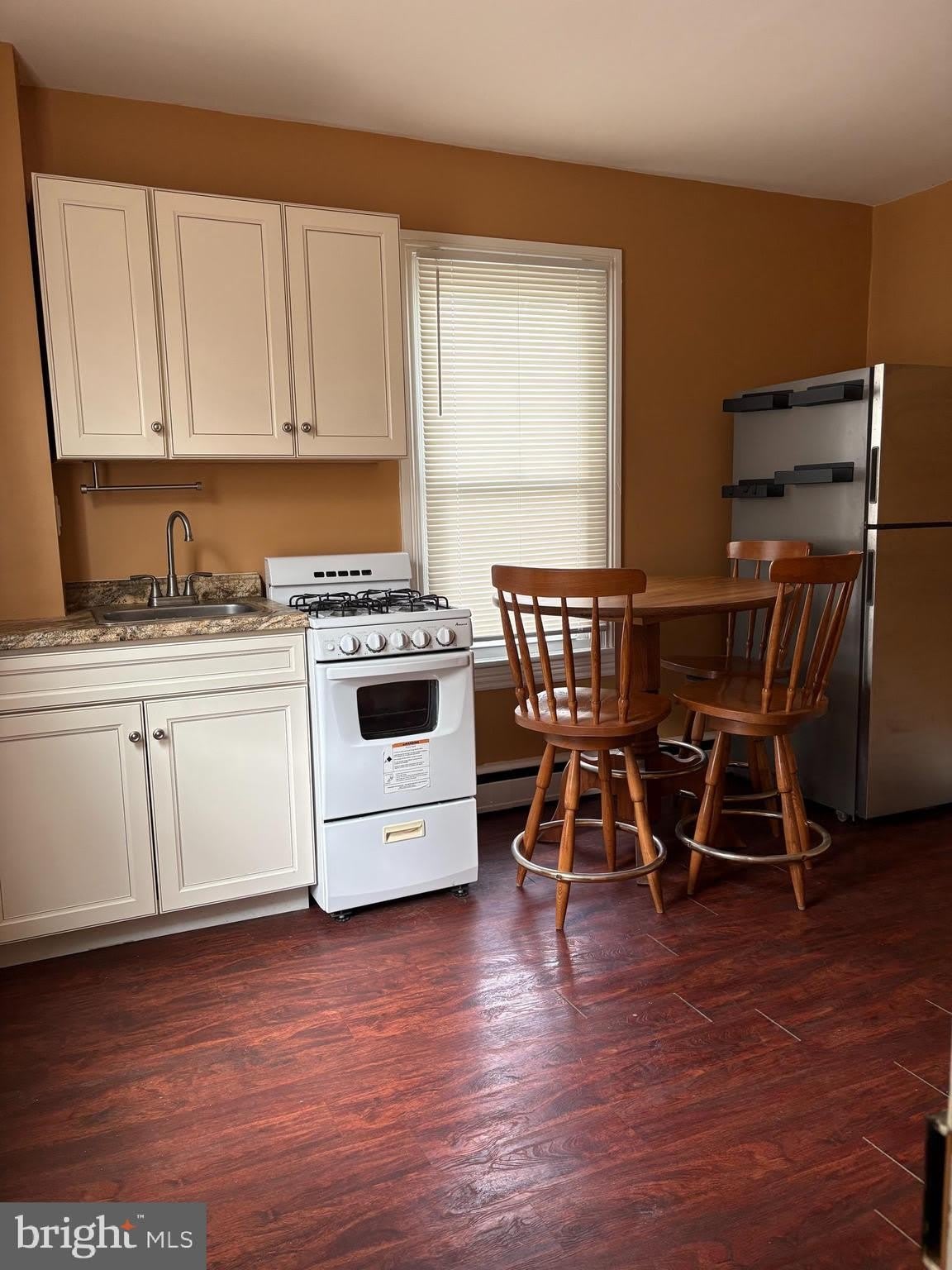 4457 S BROAD Street – photo 2