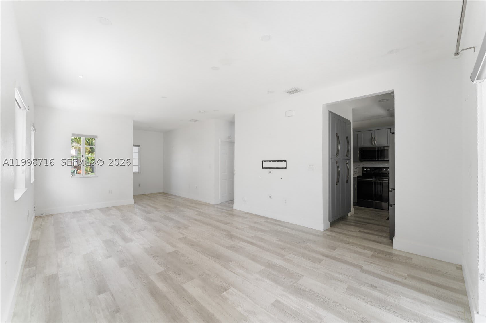 379 NE 31st Ave – photo 4