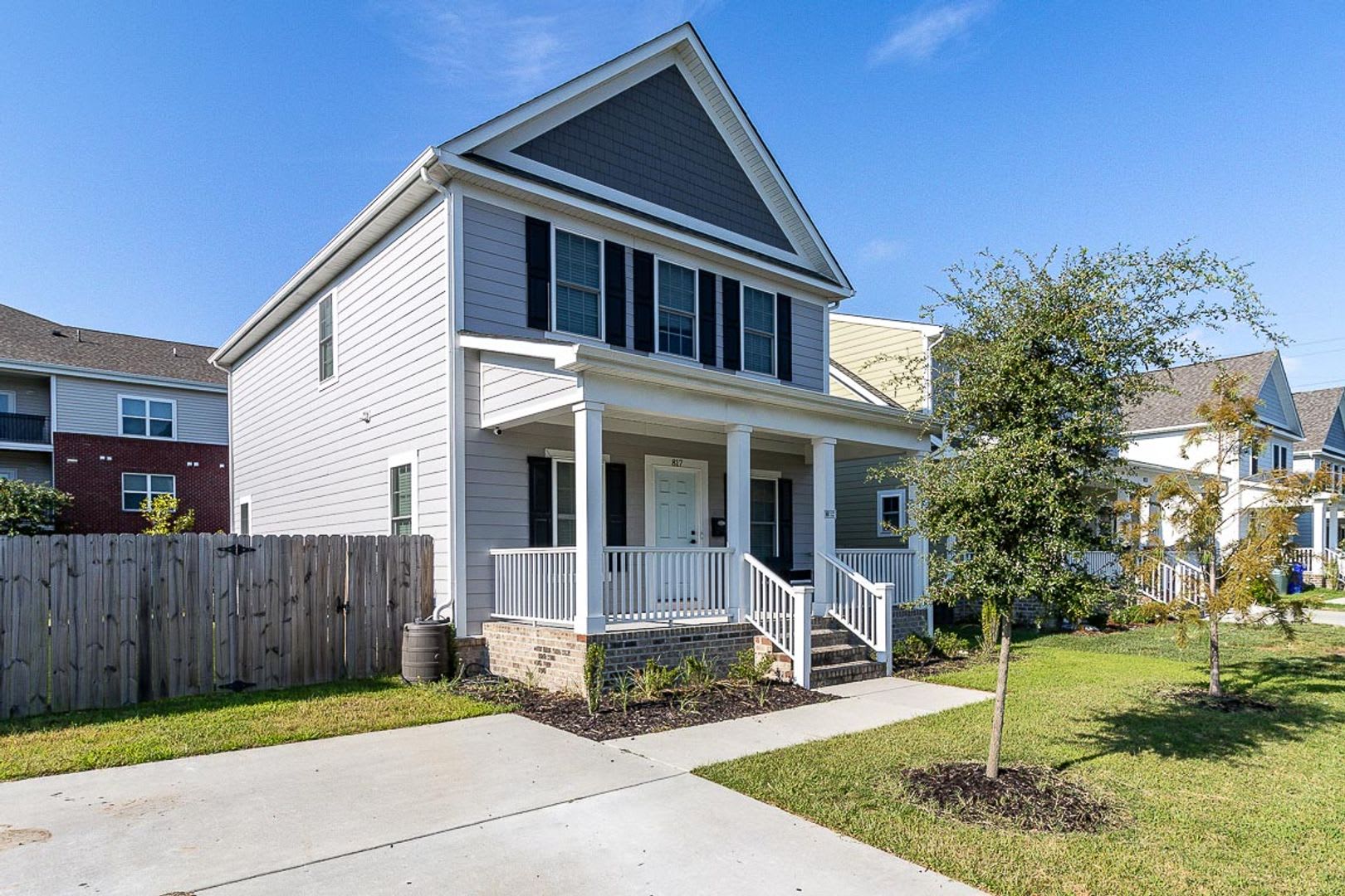 Stunning 3 bedroom, 2.5 bath home with a bright and open floor plan! – photo 2