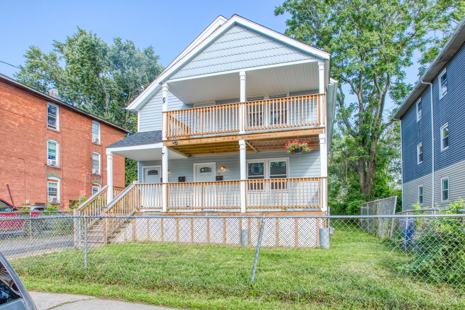 Lovely 3 Bedroom 1 Bathroom 1St Floor With Washer And Dryer – photo 1