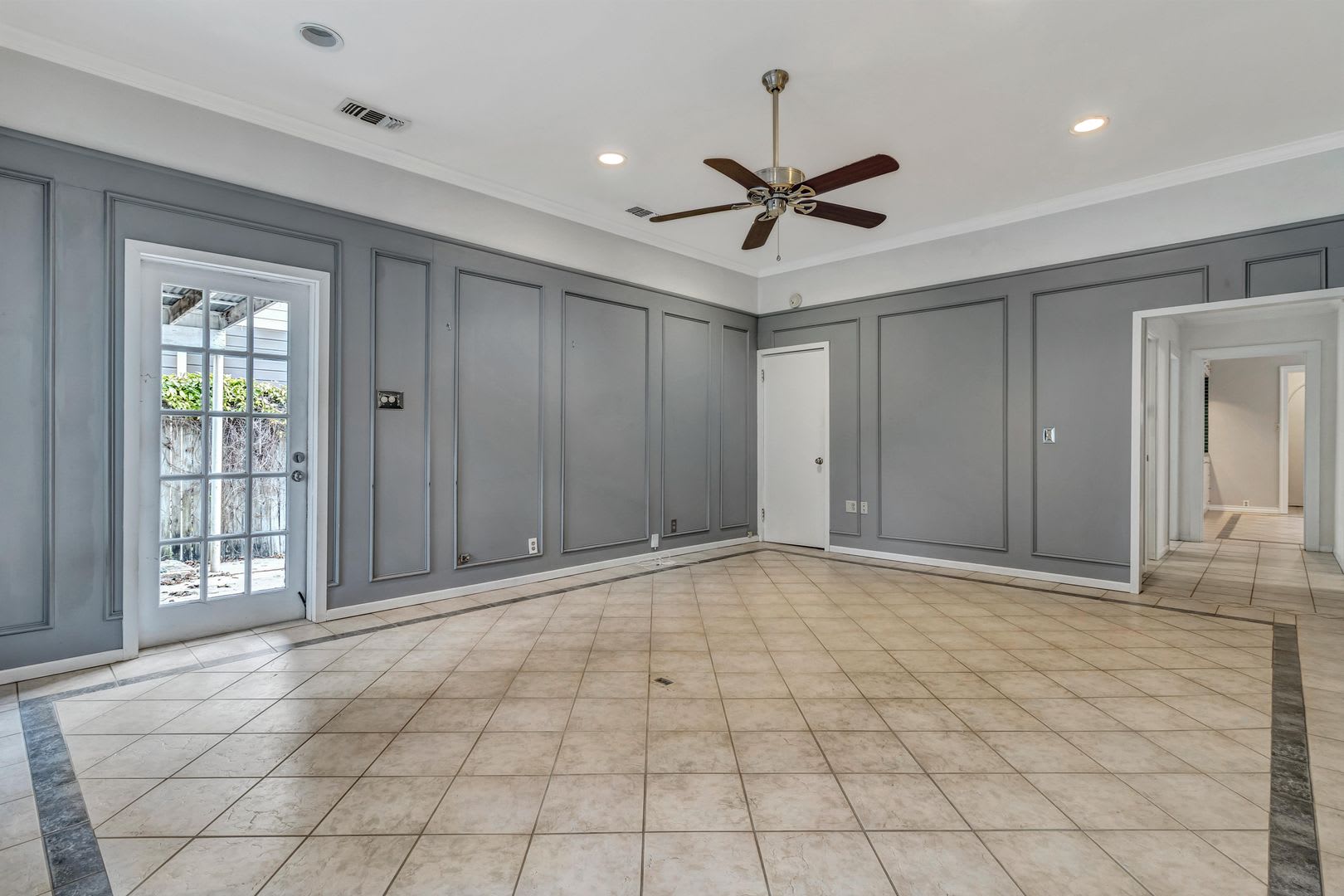 3-BEDROOM IN ALAMO HEIGHTS W/ POOL – photo 5