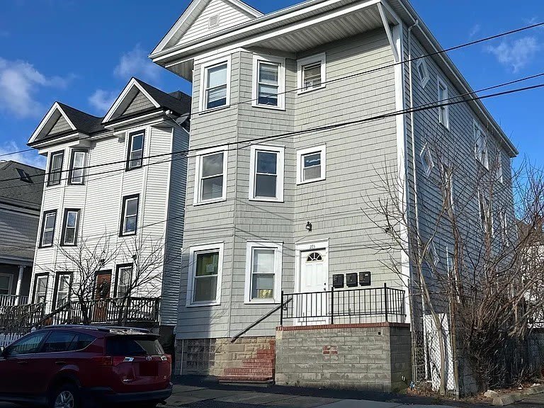 175 Phillips Ave – photo 2