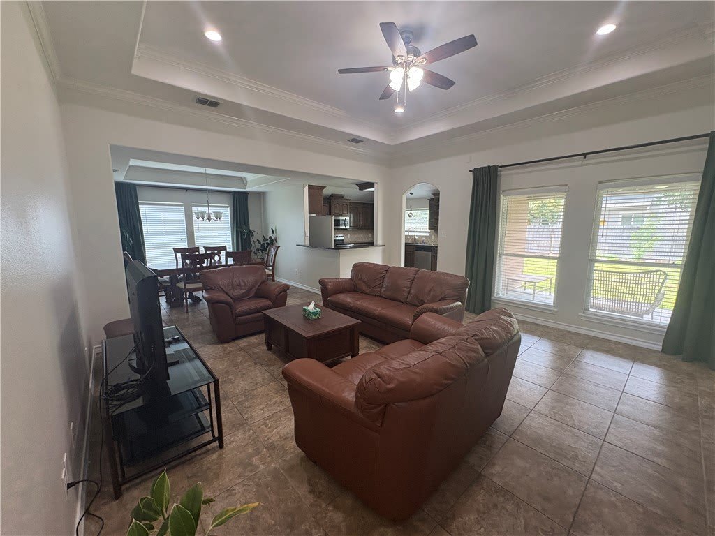 1921 Woodbend Drive – photo 4