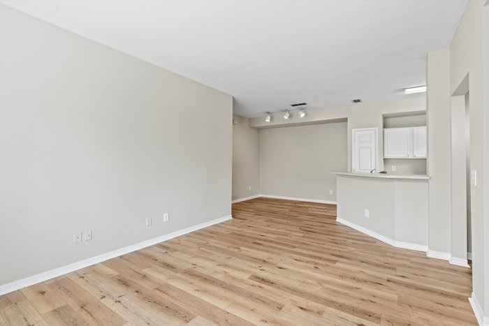 13700 Richmond Park Drive North – photo 5