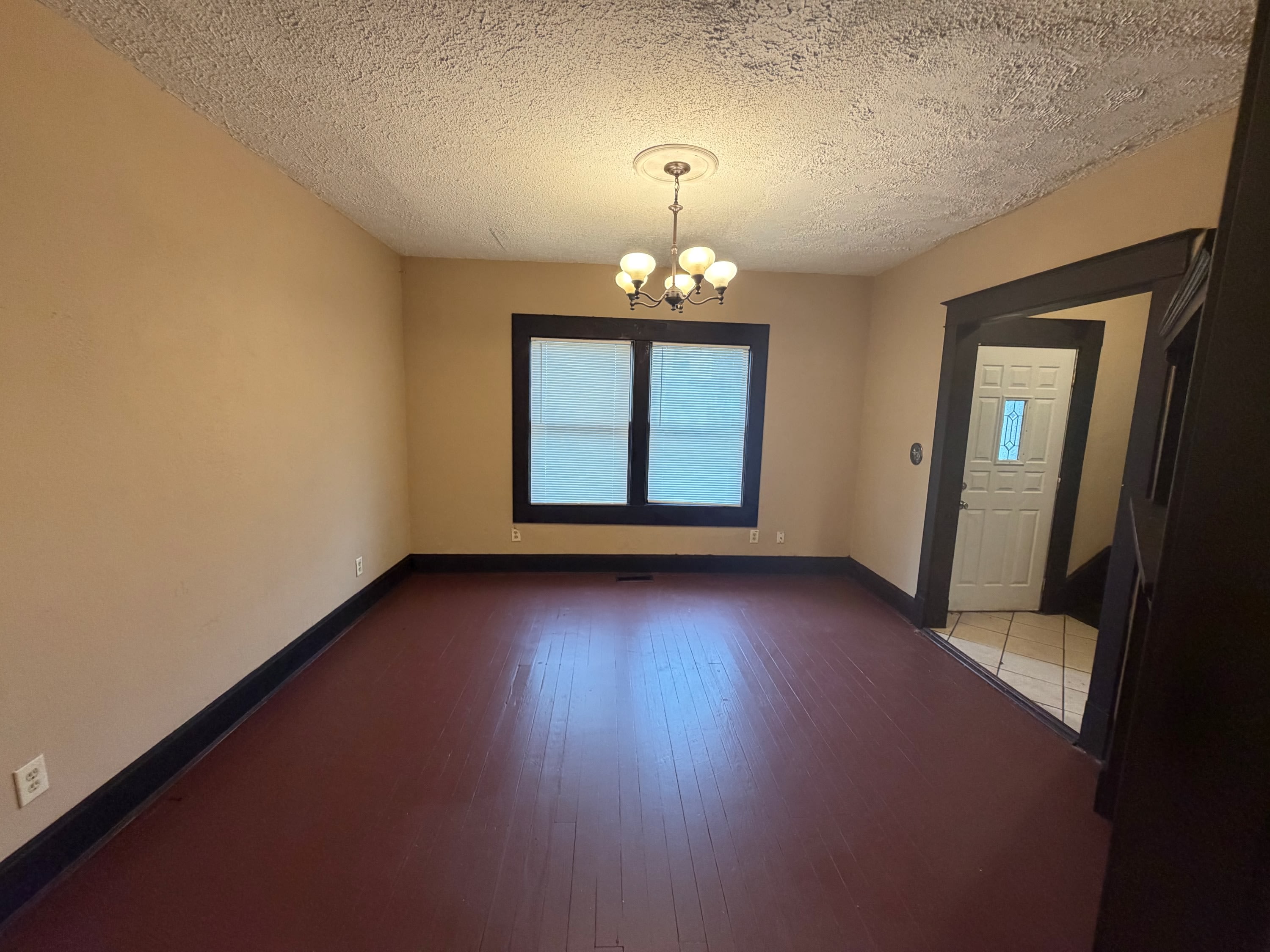 1820 Clarendon Avenue – photo 2