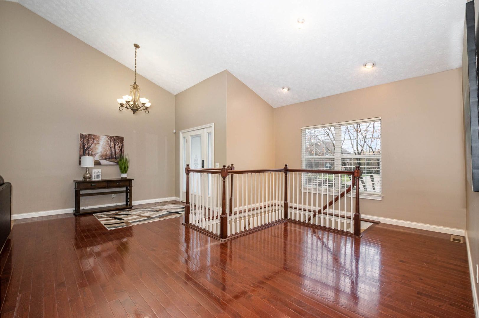 New! Large home in Great suburban neighborhood. – photo 3
