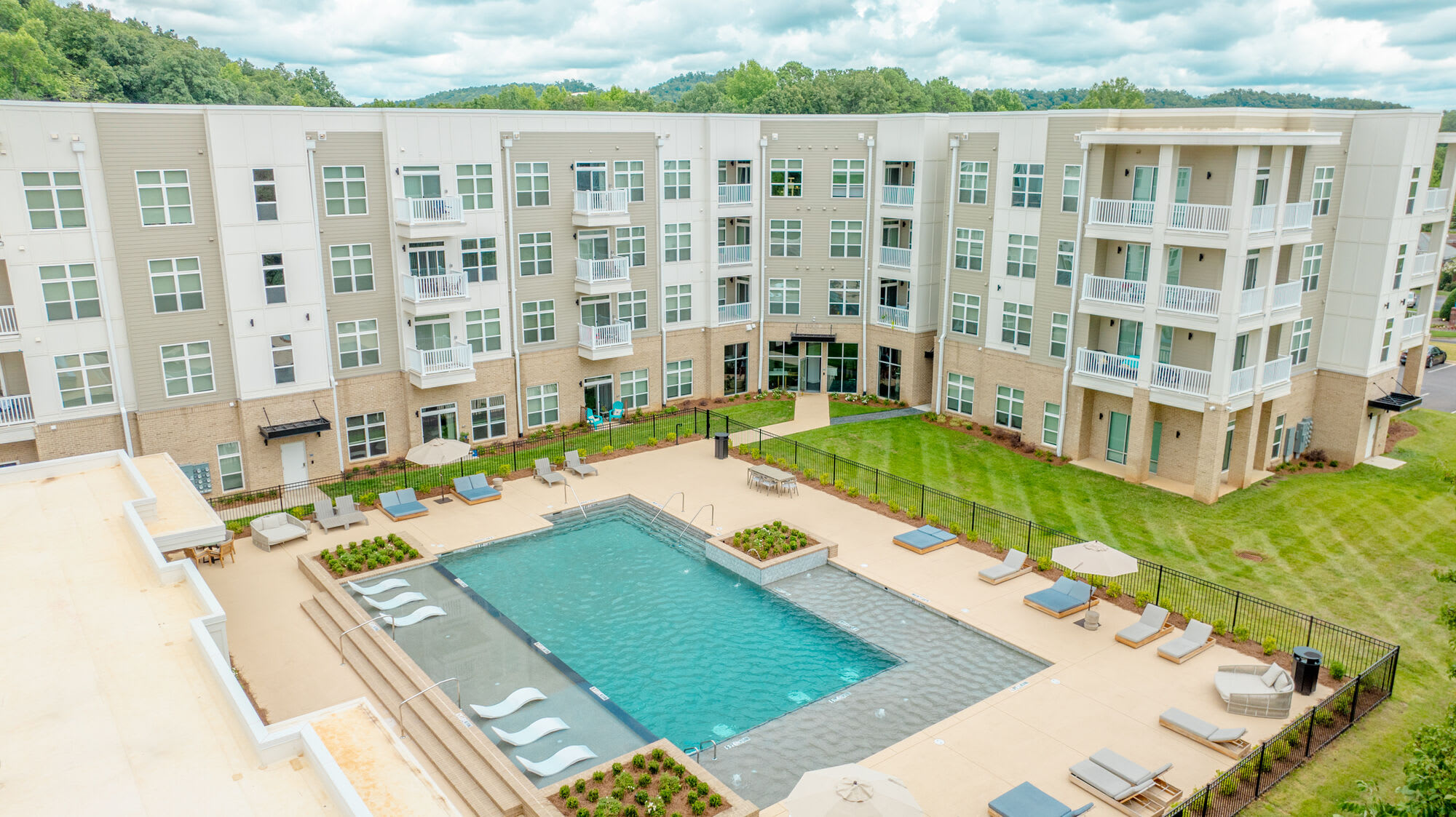 Lofts at Hamilton Luxury Apartments – photo 3