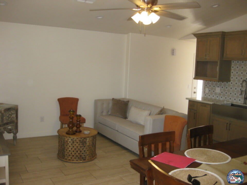 320 N G St – photo 2