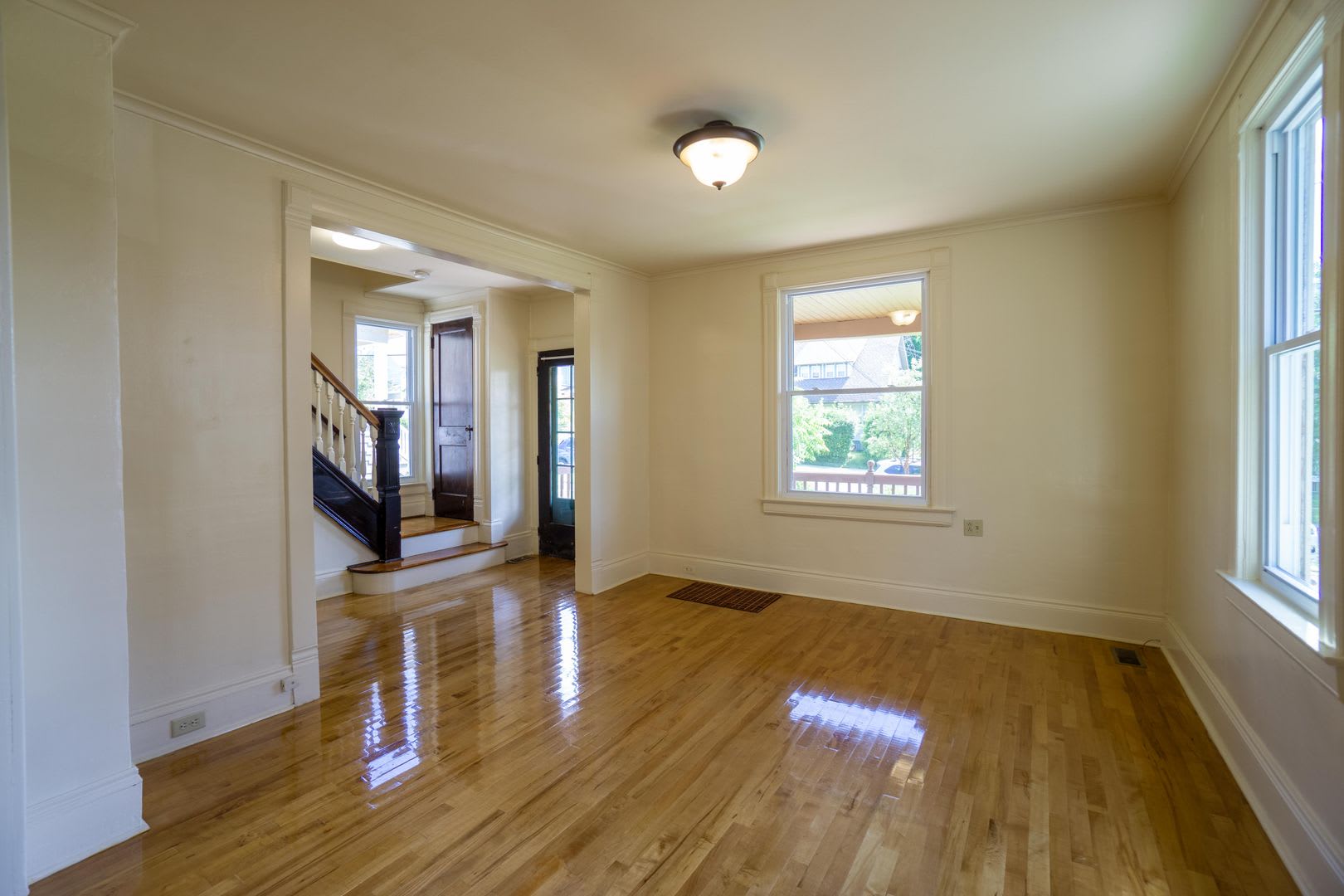 340 Roosevelt Ave Available 7 1 27 Single Family Home Near Barry Park – photo 5