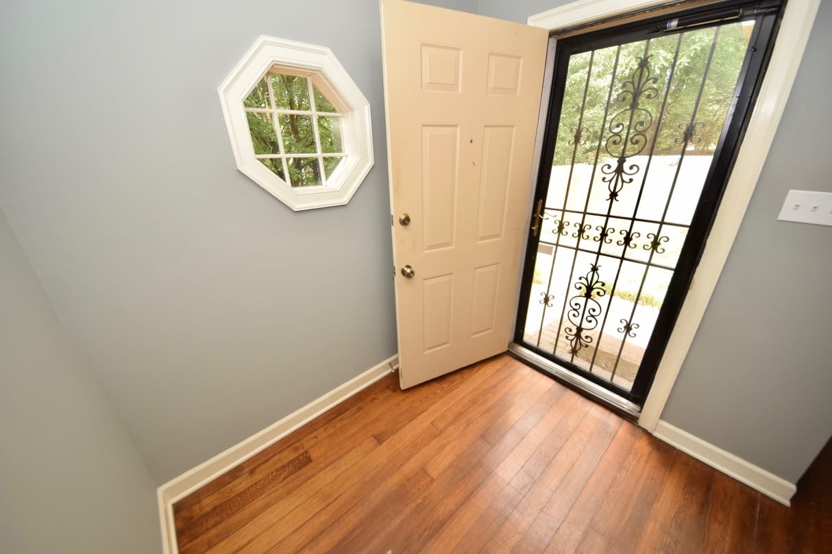 Gated 3 Bedroom, 2 Bathroom Near Chickasaw Gardens – photo 5