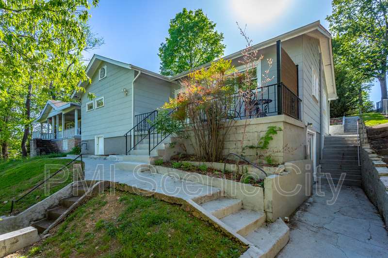 513 Lytle St – photo 5