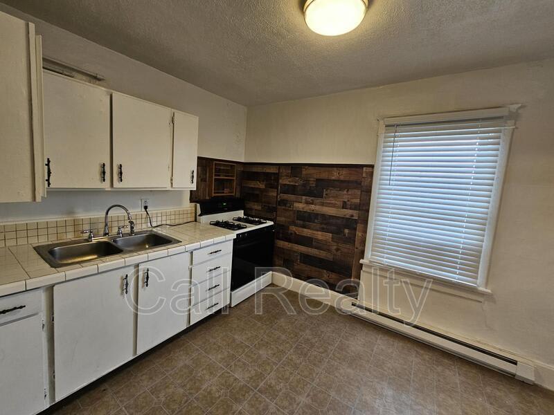 1423 W Maxwell – photo 2