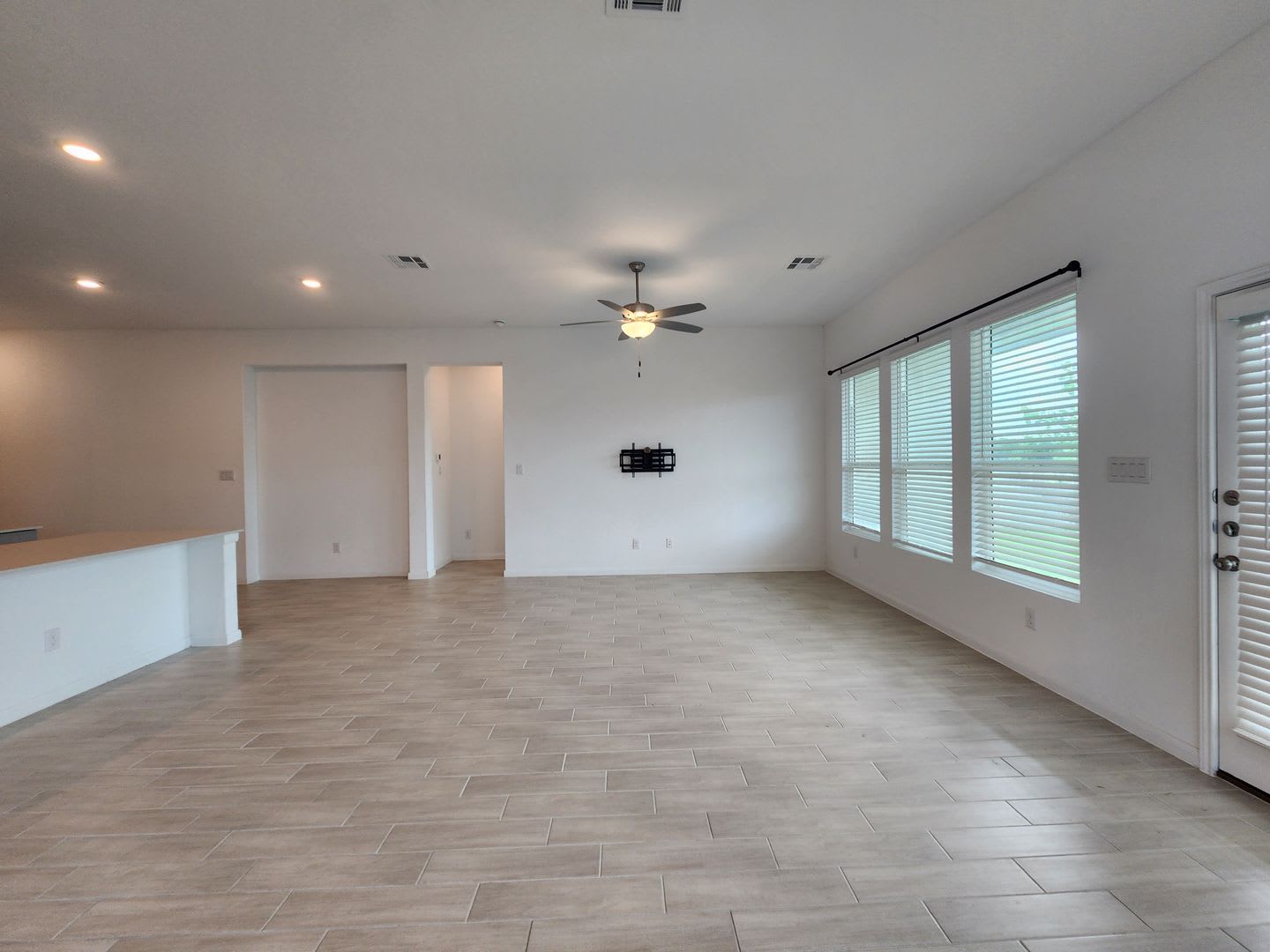 Free Rent Navarro Ranch 4 3 2 With A Bonus Room Fridge Included Covered Patio Fenced In Yard Navarro Isd – photo 5
