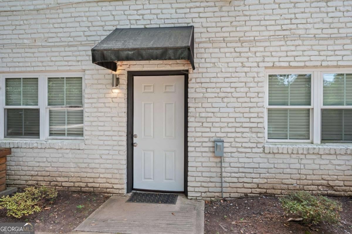 880 Saint Charles AVE NE 10 – photo 2