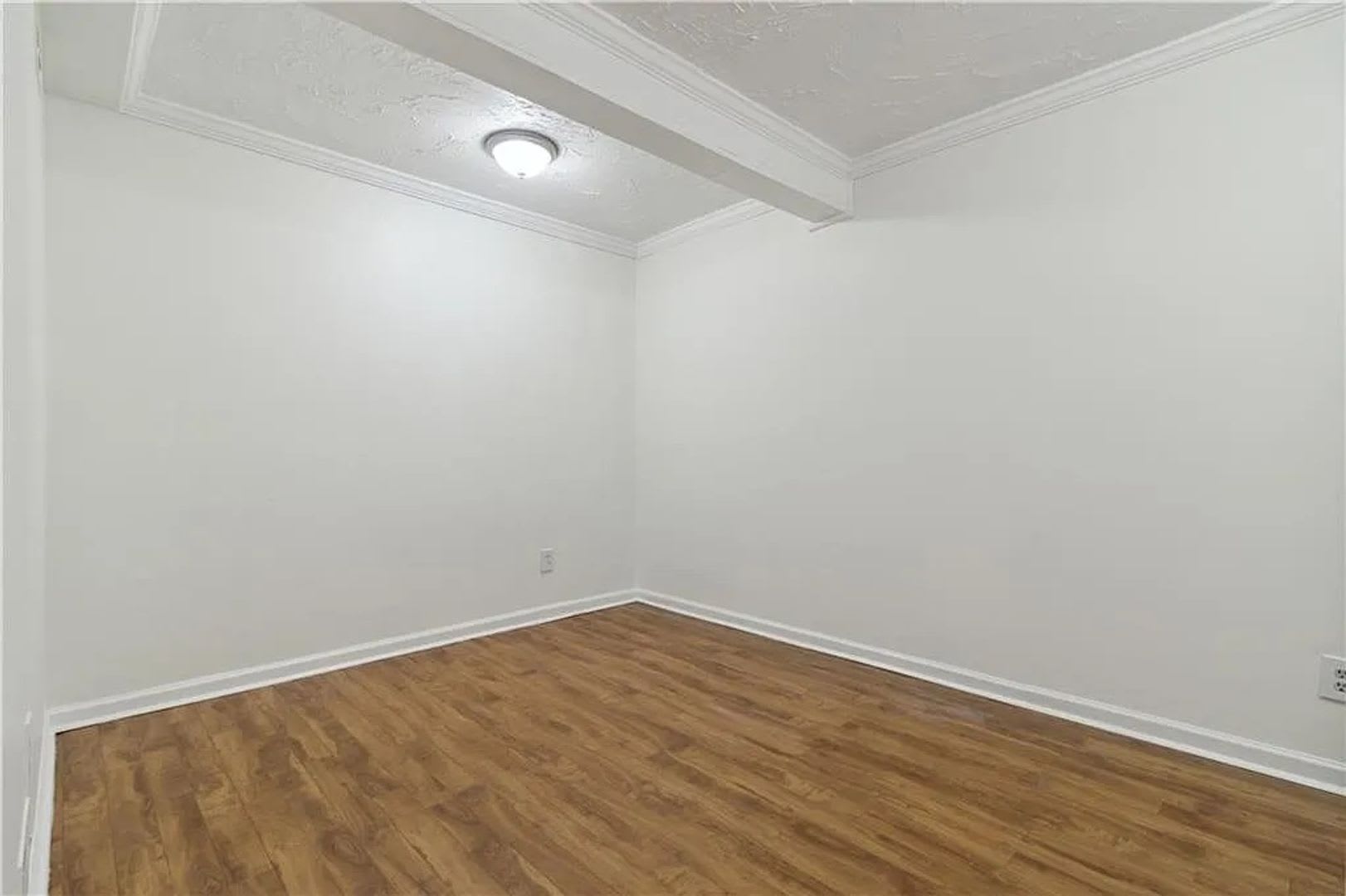 Room in 2 Bedroom Home at Wedgewood Dr – photo 5