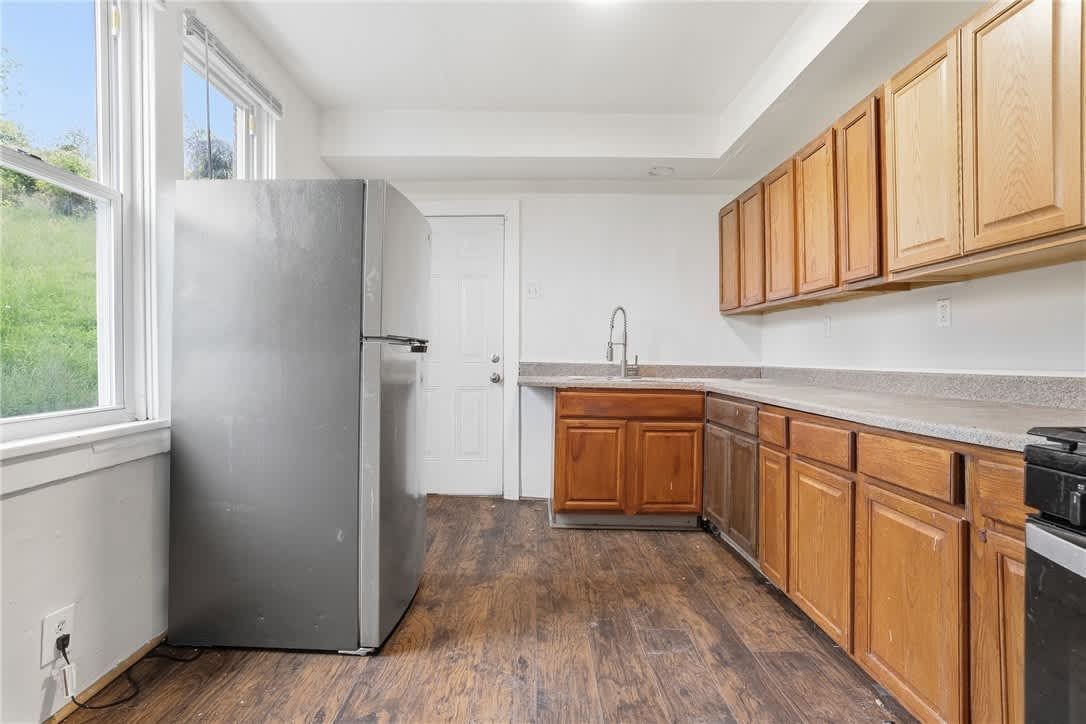 710 Catharine St – photo 5