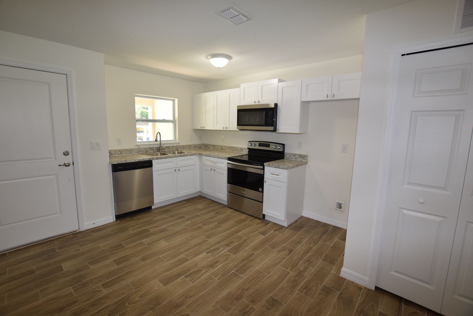 3 Bedroom, 2 Bath Duplex For Rent at 2318 W Cannon Ter NW #B, Fl. 33881 – photo 3