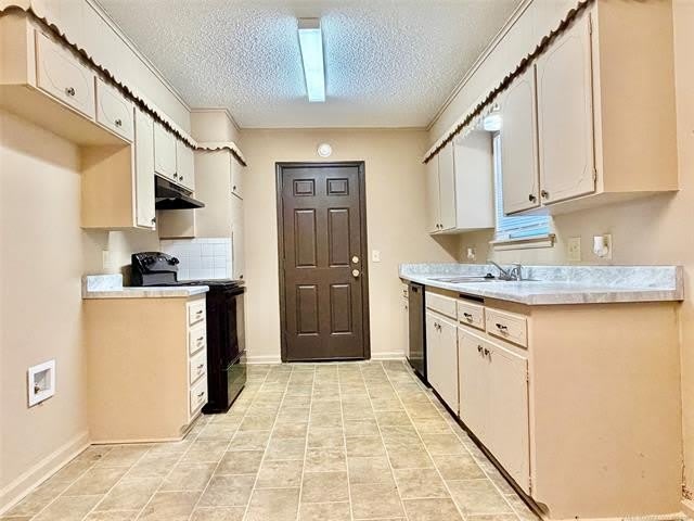 12047 E 34th Street – photo 4