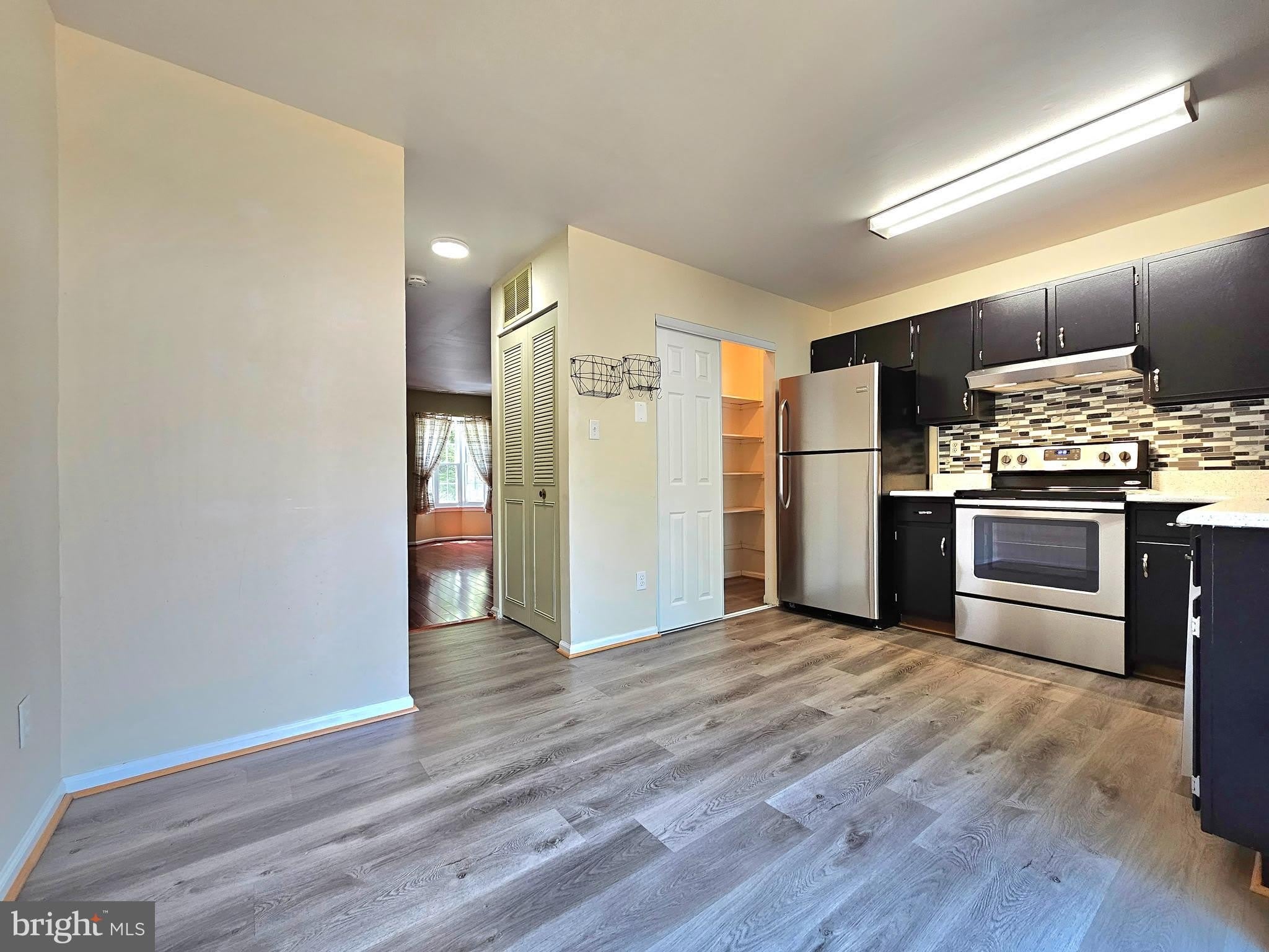 8561 SOUTHLAWN Court – photo 5