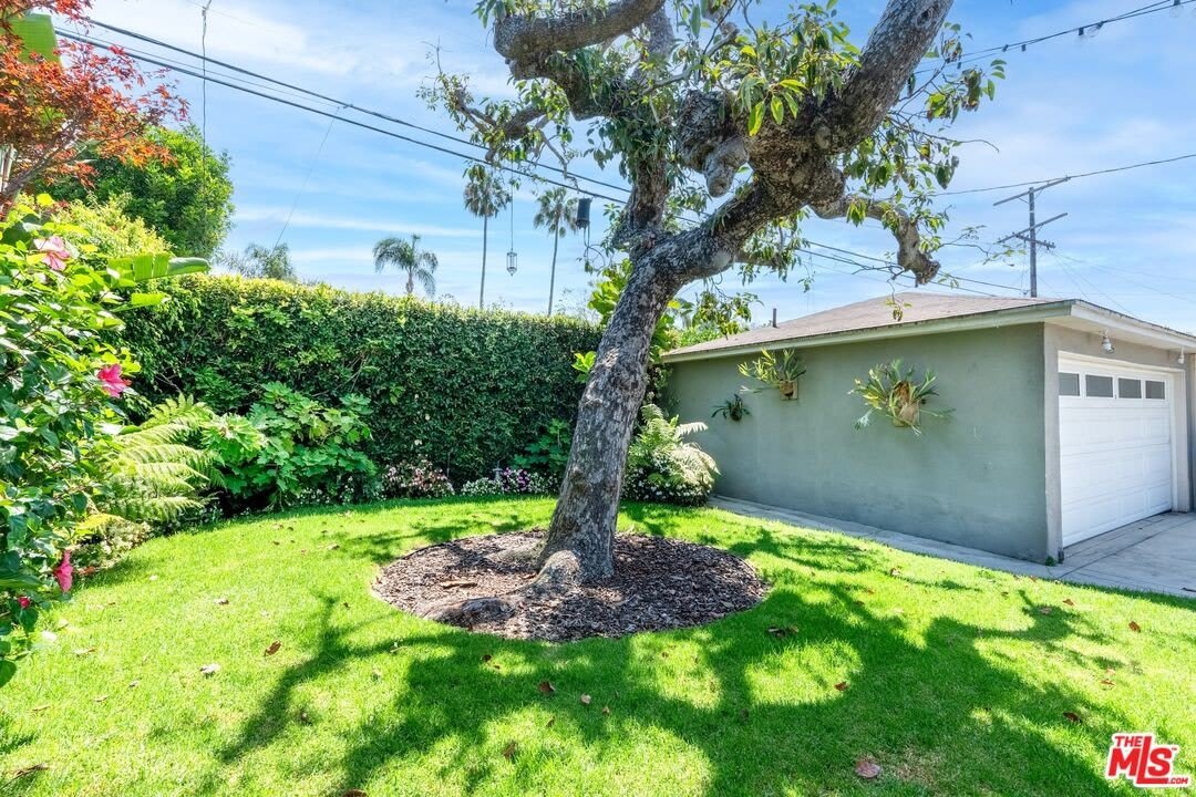 1216 Greenacre Ave – photo 4