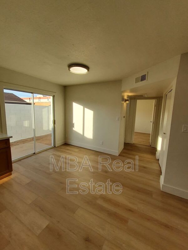 5040 N 18th Ave – photo 3