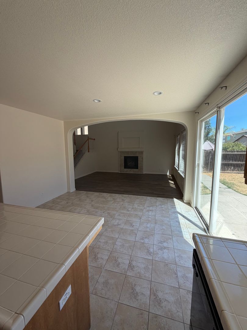 2 bedroom 2 bath 2-story home – photo 4