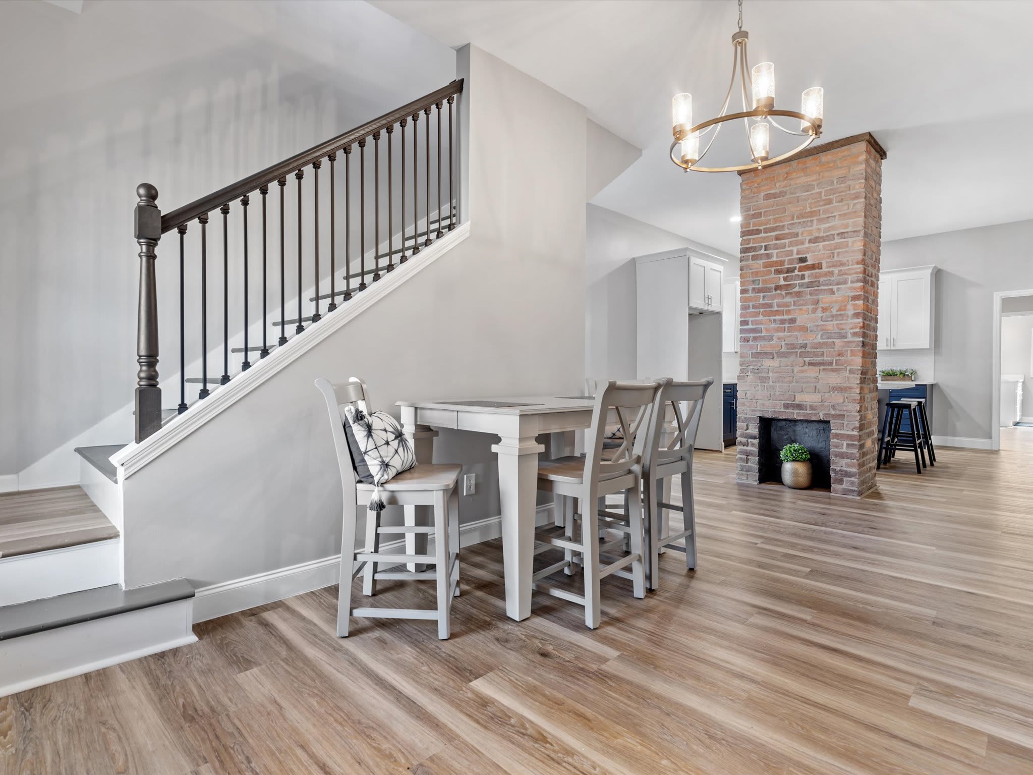 105 South York Street – photo 3