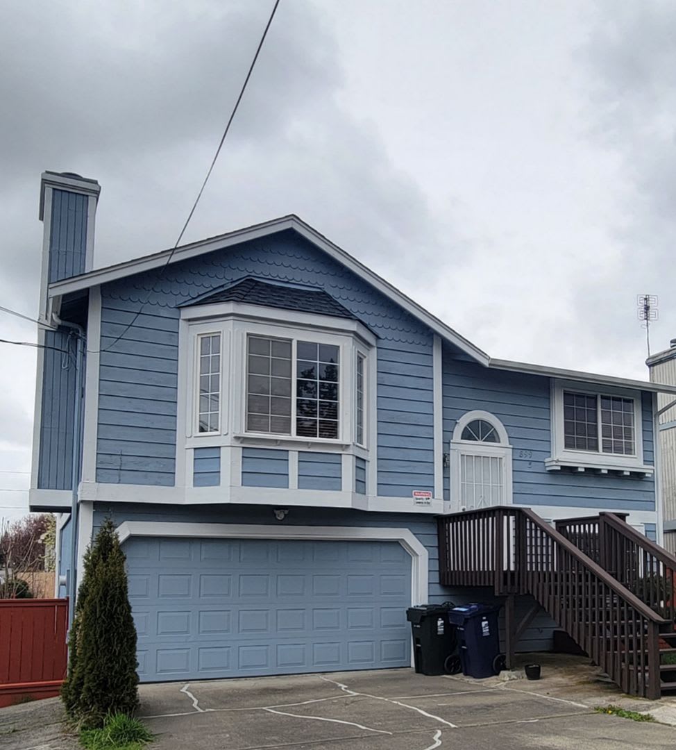 Spacious 4 Bedroom Home in S.Tacoma, Available Now! – photo 2