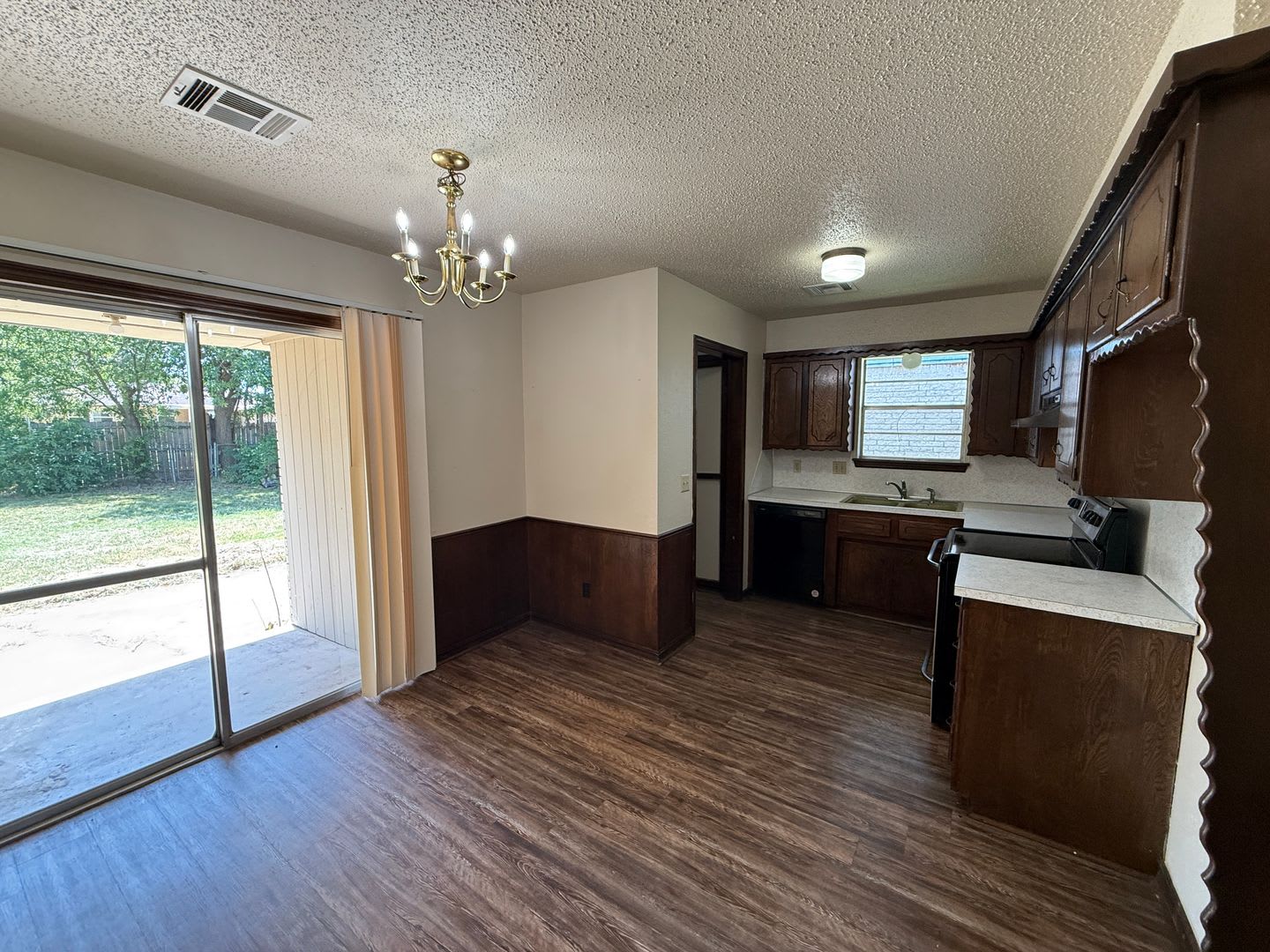 Nice 2 bed/1 bath duplex with backyard in Moore for rent! – photo 4