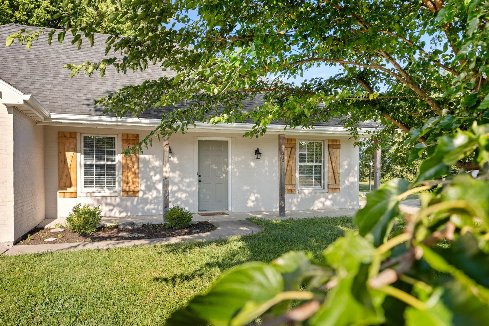 Fabulous 3 Bed 2 Bath House! – photo 3